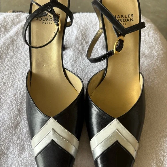 ✨ Charles Jourdan Black and White Women's Heels ✨ - Picture 5 of 10